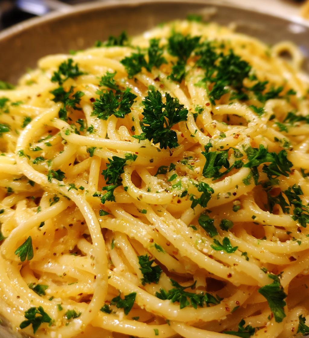 Creamy Garlic Butter Noodles - detail 1